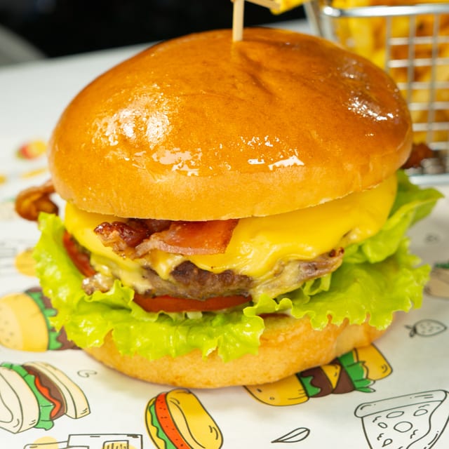 Classic Cheese Burger.