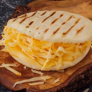 Arepa con Queso Amarillo