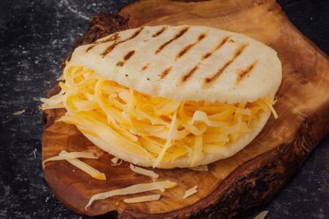 Arepa con Queso Amarillo.
